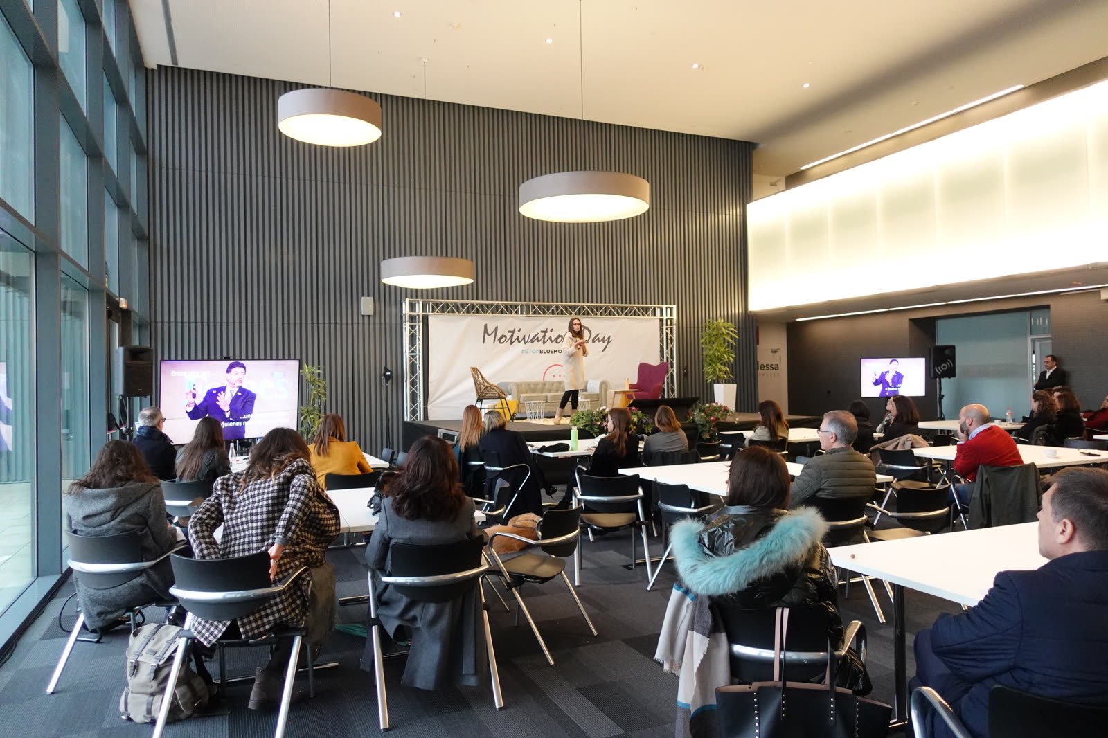 Patricia Pólvora durante una conferencia sobre impacto social