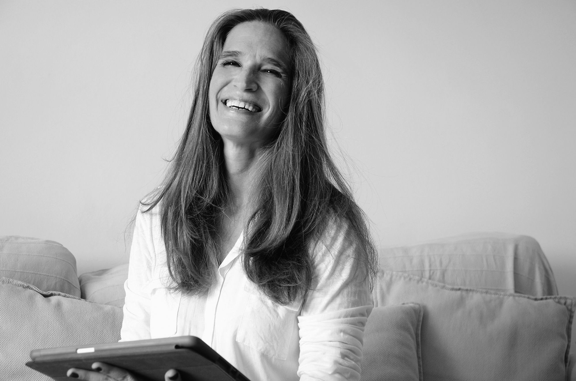 Patricia Pólvora trabajando con iPad